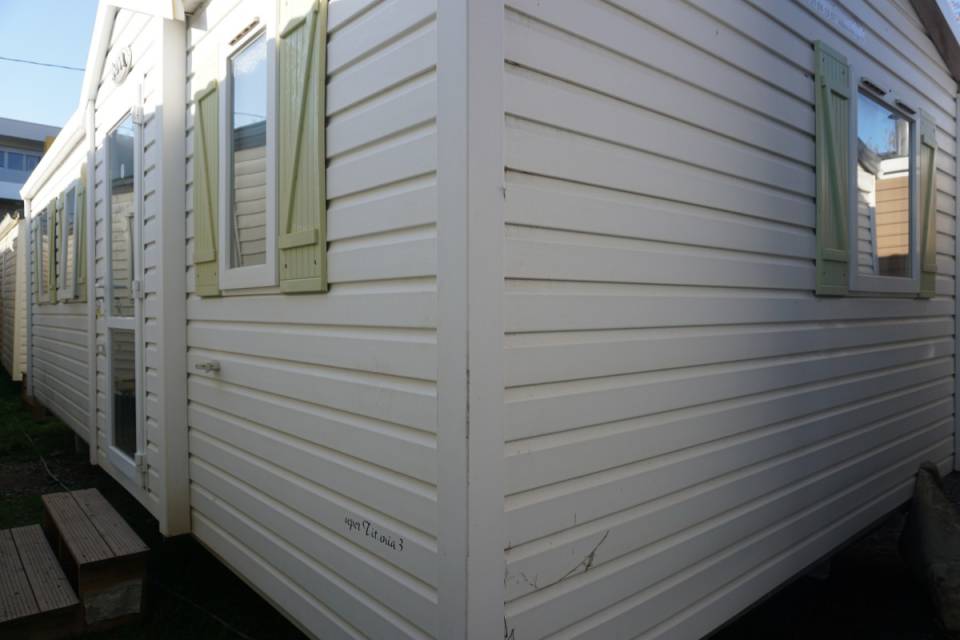Façade et pignon du mobil home occasion 3 chambres IRM Super Titania 2008