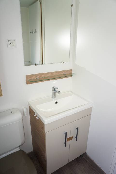 Salle de bain du mobil home résidentiel IRM Luminosa 2019 - 3 chambres