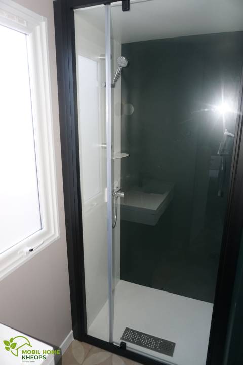 Cabine de douche du mobil home neuf O'HARA 844 2022 2 chambres