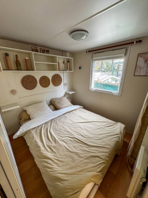 Chambre parentale du mobil home IRM Saphir Panoramique 2006 2 chambres