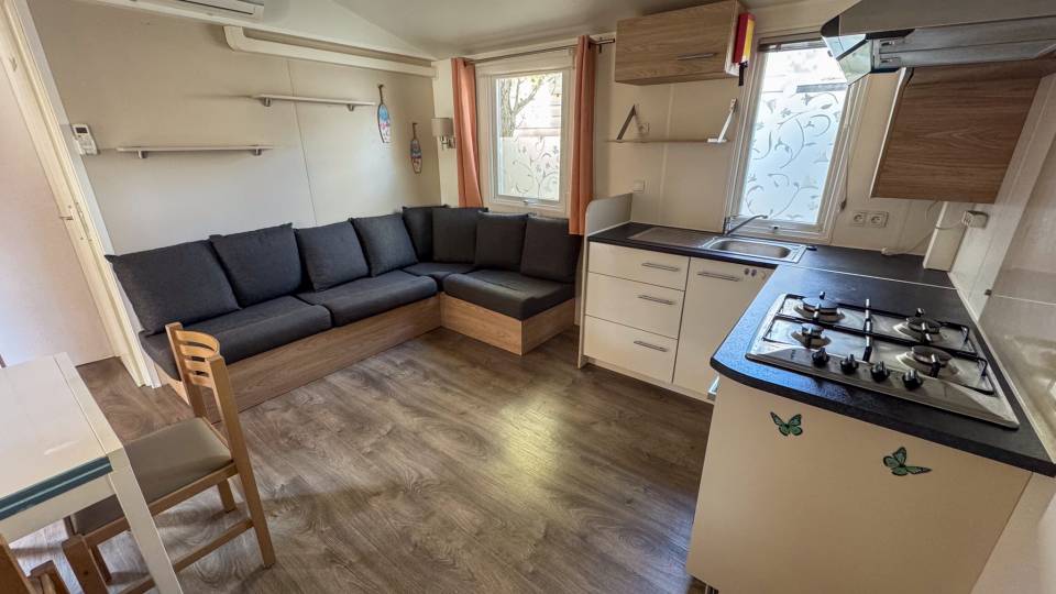 Pièce à vivre du mobil home occasion IRM Eleganzia 2020