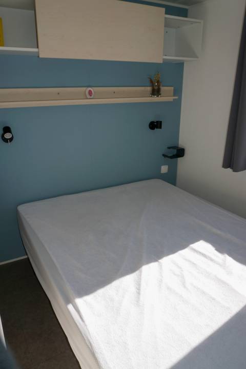 Chambre parentale du mobil home occasion IRM Super Titania 2019 3 chambres