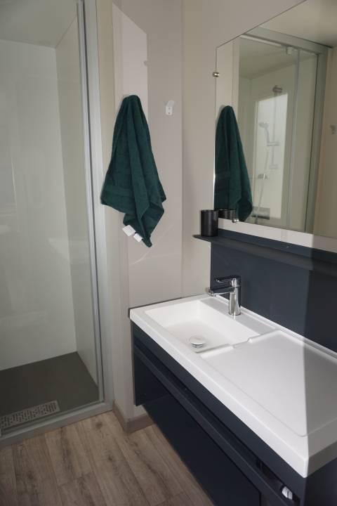 Salle du bain du mobil home occasion en camping 3 chambres O'HARA 884 2020