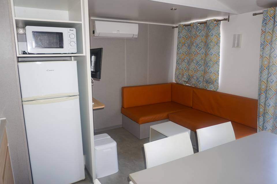 Pièce à vivre du mobil home occasion O'HARA 884 3 chambres