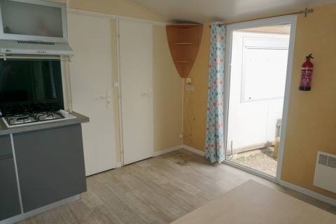 pièce à vivre du mobil home occasion 2 chambres LOUISIANE Flores 2003