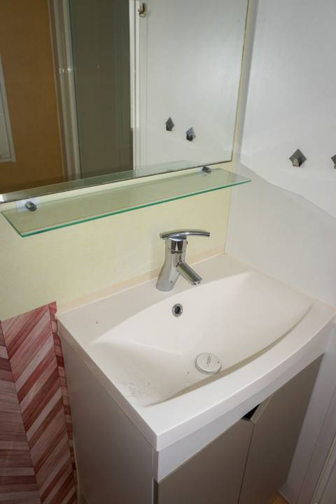 salle d'eau du mobil home occasion 2 chambres LOUISIANE Flores 2003