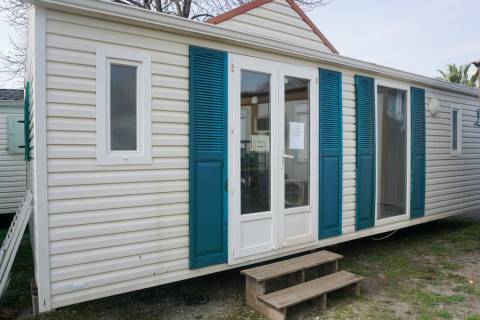 façade avant du mobil home occasion 2 chambres LOUISIANE Flores 2003