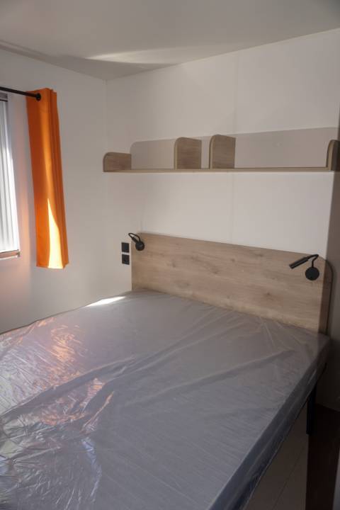 Chambre parentale du mobil home neuf IRM Agora 3 2024